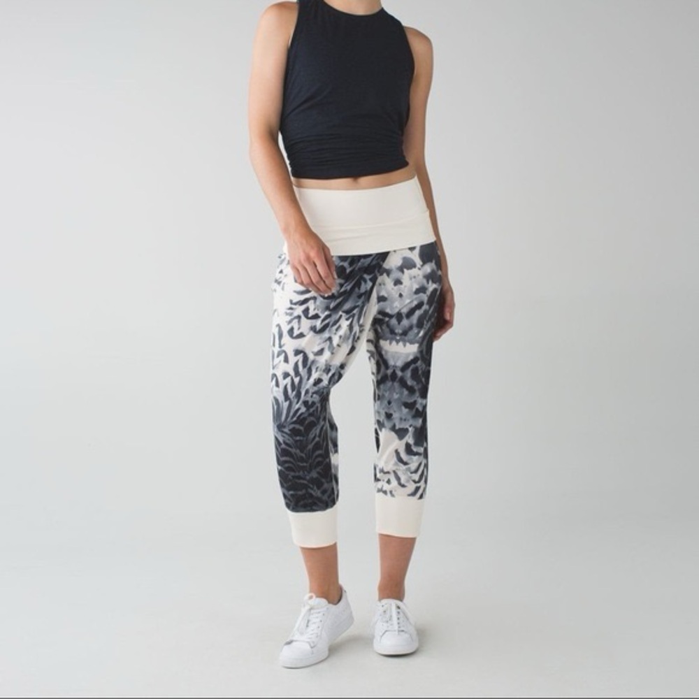 New Lululemon Dance to Yoga pants sz 6